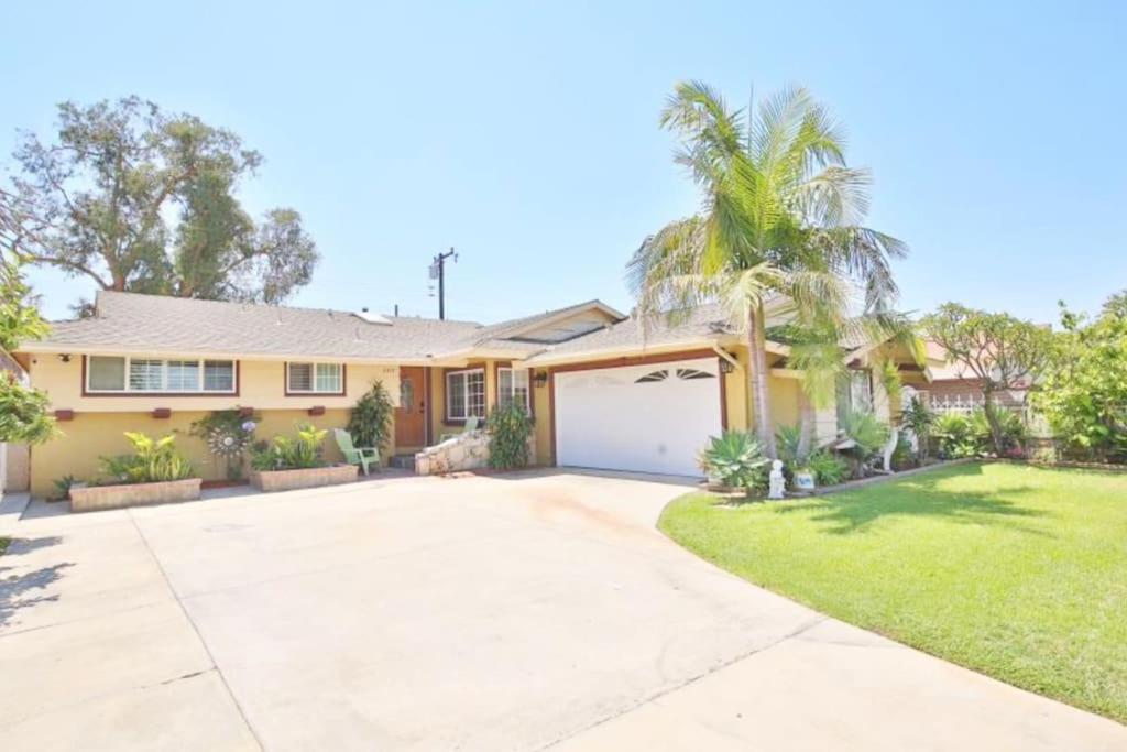 5 Rooms Villa Near Disneyland, Golf Course And Trial To Beach 圣安娜 外观 照片