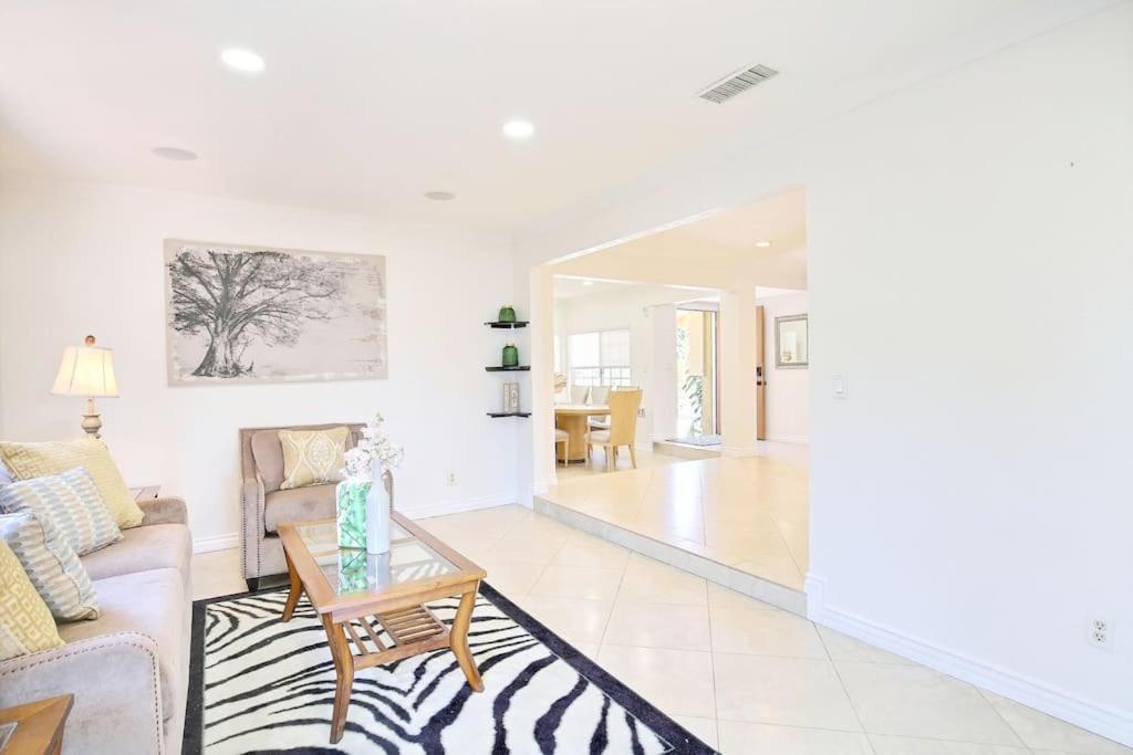 5 Rooms Villa Near Disneyland, Golf Course And Trial To Beach 圣安娜 外观 照片